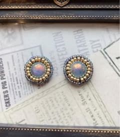 ハンドメイドピアス/イヤリング　ホログラムキラキラカボションのサムネイル