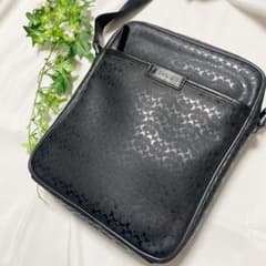 美品✨コーチCOACH PVCシグネチャーショルダーバッグ黒のサムネイル
