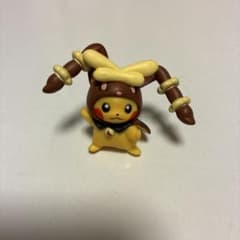 メガミミロップのポンチョを着たピカチュウ モンコレ - メルカリ