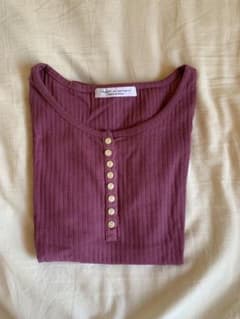 新品未使用✨　デザイン　リブTシャツのサムネイル