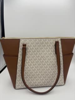 Michael Kors Charlotte ショルダーバッグ バニラ/ブラウン - メルカリ