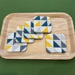 ハンドメイド　コースター　三角柄　５枚セットのサムネイル