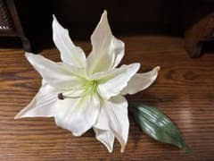 白い百合（カサブランカ）の髪飾り 造花 ヘアアクセサリーのサムネイル