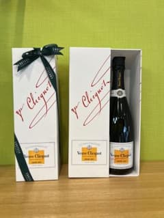 Veuve Clicquot White Label Demi Sec 2本のサムネイル