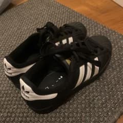 アディダススニーカーのサムネイル