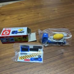 トミカ UDトラックス クオン ミキサー車のサムネイル