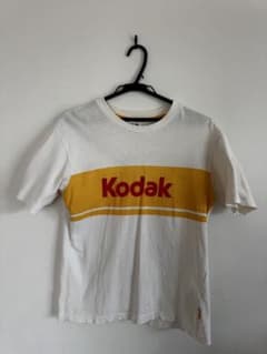 GU×KODAK コラボコダックロゴプリント　Tシャツ　Sサイズのサムネイル