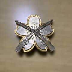 桜の花びら型メダル　　旧日本軍の歩兵速射砲射撃徽章 桜の花びら型メダル 旧日本軍の歩兵速射砲射撃徽章