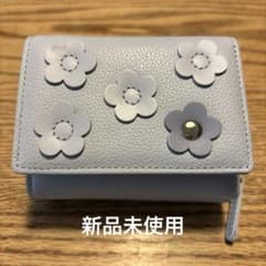 新品未使用　MANY QUANT 三つ折り財布 ライトグレーのサムネイル