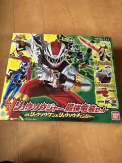 バンダイ 騎士竜戦隊リュウソウジャー リュウソウジャー最強竜装セットDXリュウ…のサムネイル