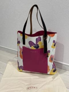 まるこ　MARNI マルニ トライベッカ 花柄 縦長トートバッグ ピンク まるこ様専用 MARNI マルニ トライベッカ 花柄 縦長トートバッグ