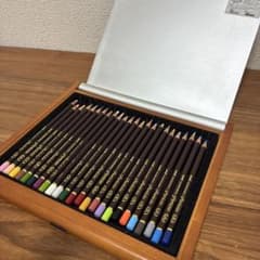 【美品・廃盤品】Pericia 油性色鉛筆 24色セット uni Pericia 油性色鉛筆 24色セット 木製ケース入り - メルカリ