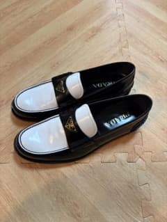 ラ*ド様 PRADA バイカラーブラッシュド ローファー サイズ8 - メルカリ