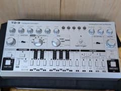 Behringer TD-3 アナログベースシンセ TB-303クローン 美品 - メルカリ