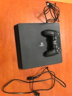 PS4本体コントローラの充電器イヤホンマイク付きのサムネイル