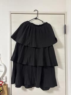 黒の3層プリーツロングスカートのサムネイル
