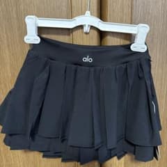 alo yoga プリーツスカートブラック alo yoga プリーツスカートブラック - メルカリ