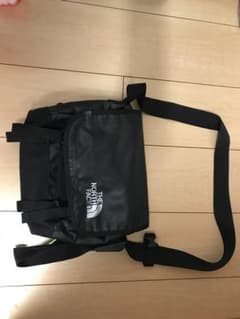 ノースフェイスショルダーバックのサムネイル