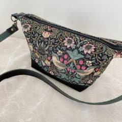 ハンドメイド　お洒落なショルダーバッグ　ウィリアムモリス　いちご泥棒のサムネイル