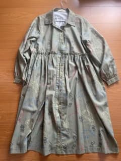 freegia 総柄 シャツワンピース カーキのサムネイル