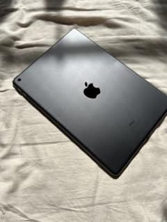 ipad 第9世代 64GB  wi-fiモデル appleのサムネイル