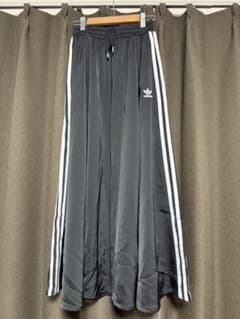 【adidas originals】 トレフォイルロングスカート　ブラックのサムネイル