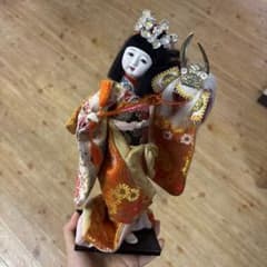 日本人形 着物 赤と金の花柄 日本人形オレンジ色の花柄着物立ち人形 豪華 金糸着物 レトロ