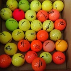 再度！お値下げ！！中古ゴルフボール、カラー３１個のサムネイル