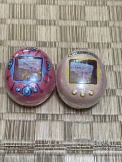 たまごっち　キャリーケースコレクション　カプセルトイ ガチャ　二個セットのサムネイル
