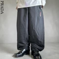 90s00s PRADA バギーナイロンパンツ XLサイズ ワンポイントロゴ 90s00s PRADA バギーナイロンパンツ XLサイズ ワンポイントロゴ - メルカリ