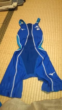 YO様専用、競泳水着 MIZUNO140のサムネイル