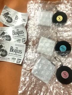 THE BEATLES ダイキャストレコードキーホルダー 3個セットのサムネイル