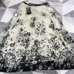 新品タグ付き花柄スカートのサムネイル