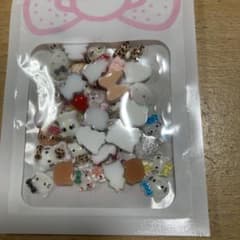 ネイルパーツセットとハローキティシールのサムネイル