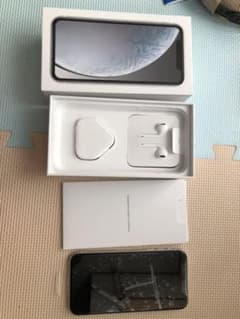 iPhone XR 128 SIM freeのサムネイル