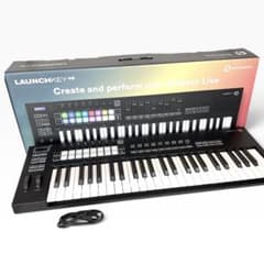 Novation Launchkey49 mk3 MIDIキーボードのサムネイル
