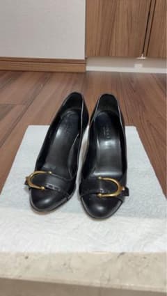 GUCCI 黒レザーパンプスのサムネイル