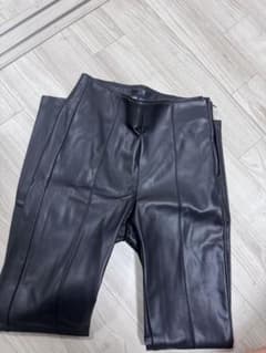 ZARA 黒レザー ハイウエストパンツのサムネイル