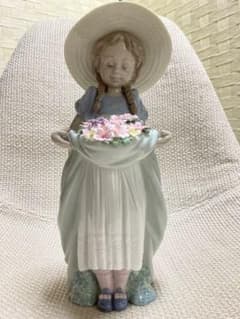LLADRO NO.6756 たくさん摘めたよ - メルカリ