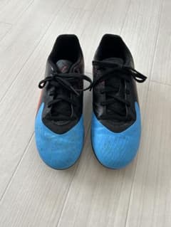 Puma サッカースパイク ブラック/ブルー/レッドのサムネイル