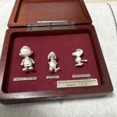 PEANUTS 50周年ピンズのサムネイル