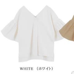 新品✦ฺ BASEMENT online Vネックブラウス ホワイトのサムネイル