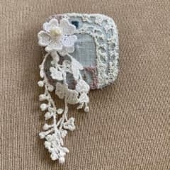 ミナペルホネン生地使用 ハンドメイド レースブローチ - メルカリ