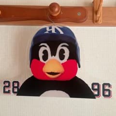 つば九郎アクリルハンガー - メルカリ