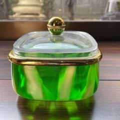 レトロな小物入れのサムネイル
