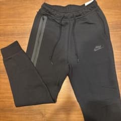 【新品】 Nike ブラック ジョガーパンツ（ナイキテック）のサムネイル