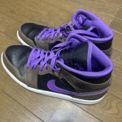 Nike AIR JORDAN 1ブラック/パープル ハイカットスニーカーのサムネイル