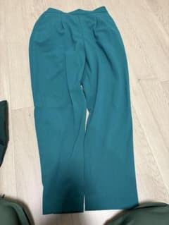 GLOBAL WORK ウツクシルエットパンツ グリーン Mサイズのサムネイル