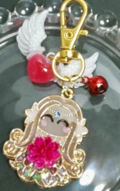 [handmade] お花を持った アマビエ様の祈願キーホルダー(笑顔)のサムネイル