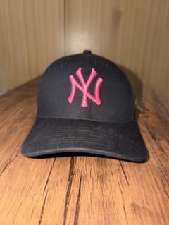 New Era ニューヨーク・ヤンキース ベースボールキャップ ブラック ピンクのサムネイル
